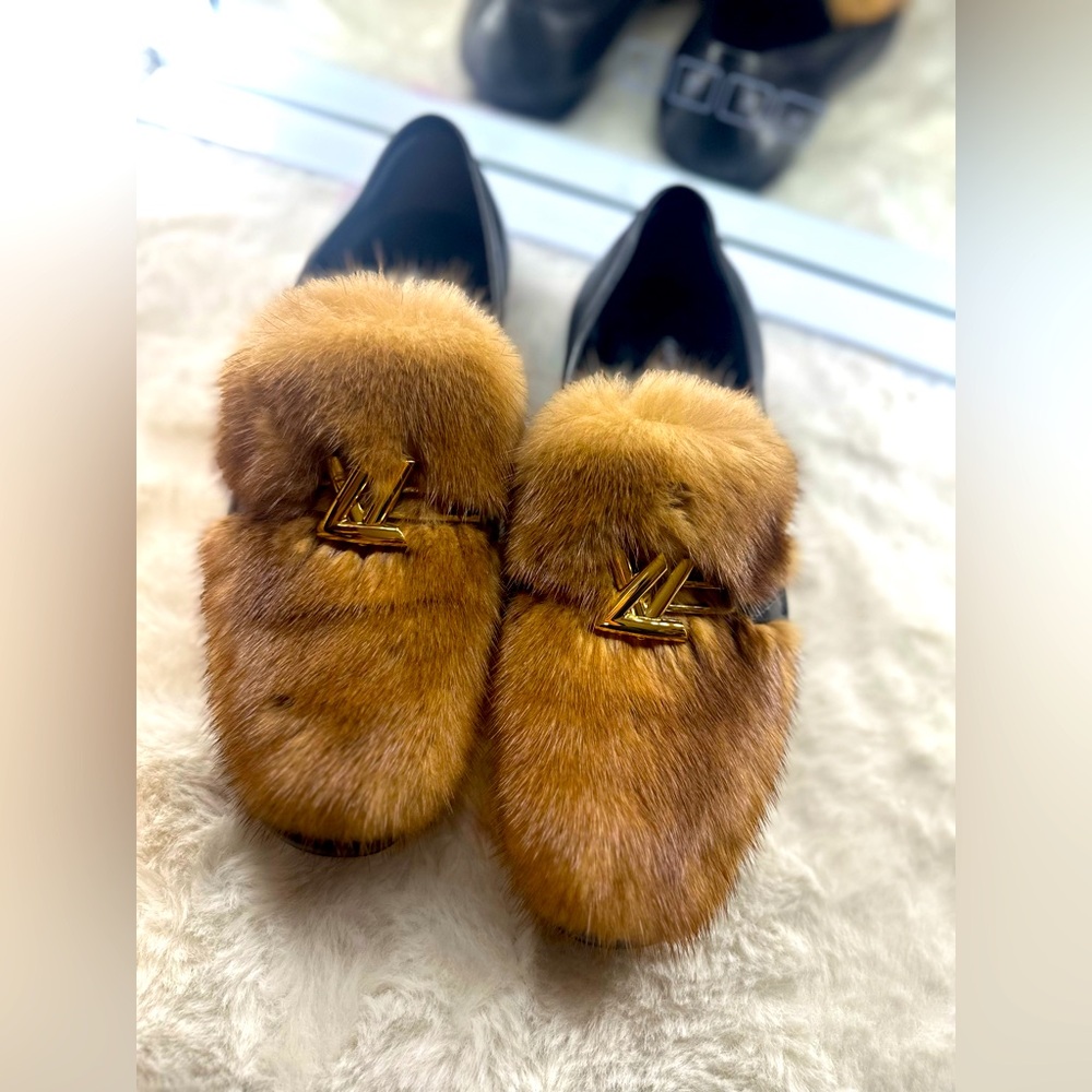 AUTHENTIC LV loafers size 38.5 / 8.5